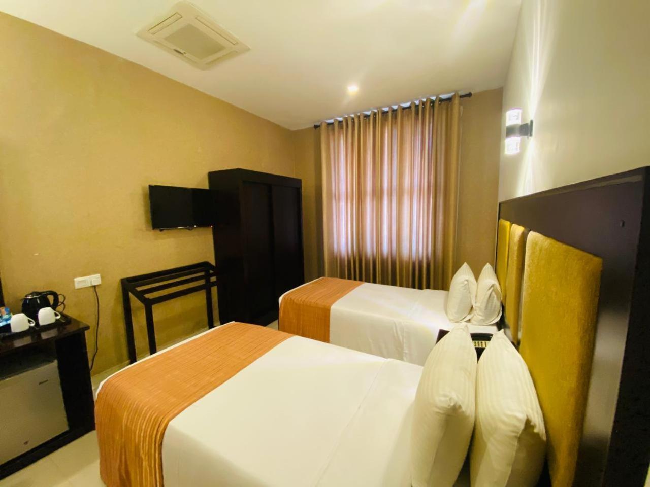 The Full Moon Hotel 卡图纳耶克 外观 照片