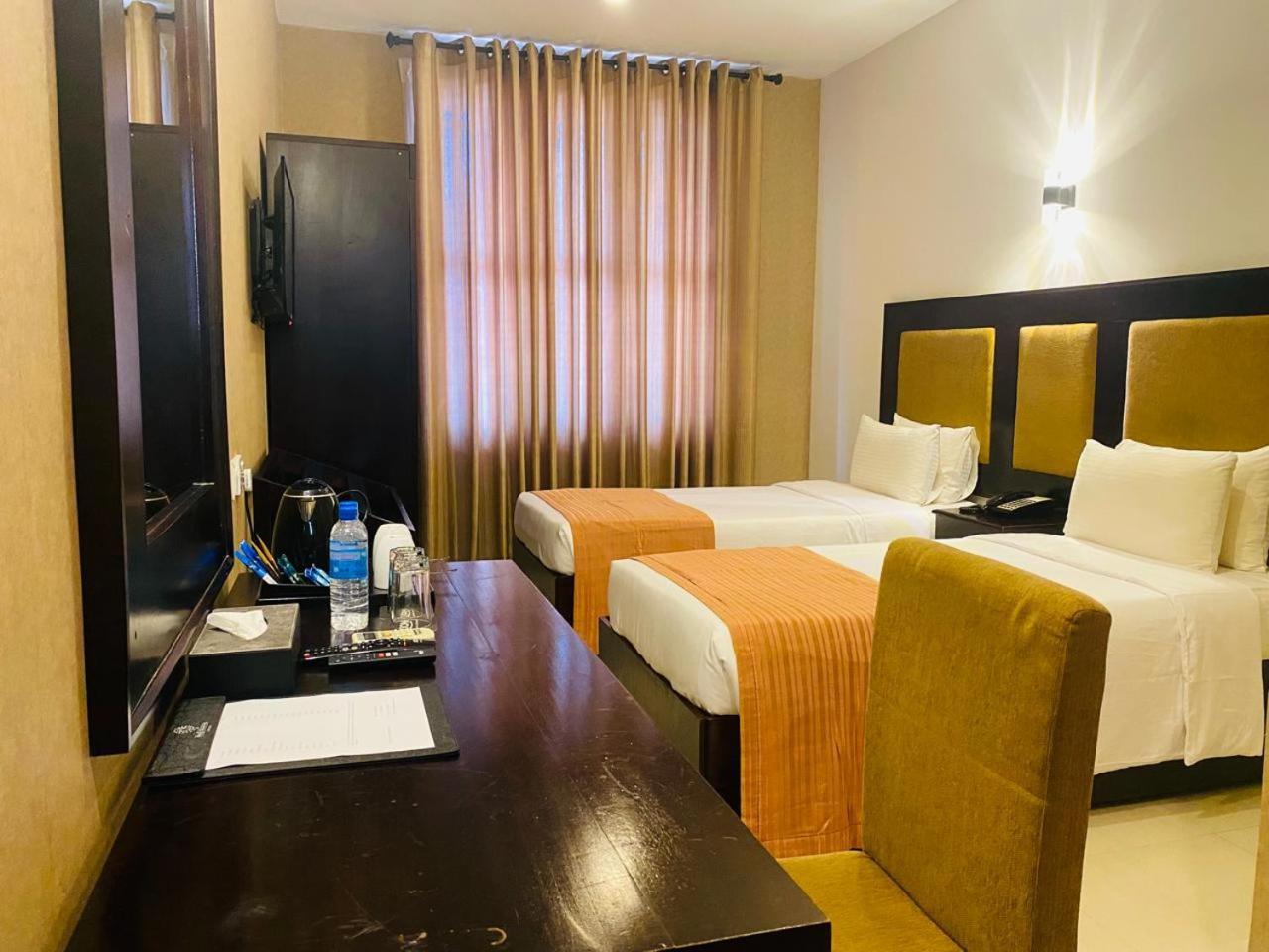 The Full Moon Hotel 卡图纳耶克 外观 照片