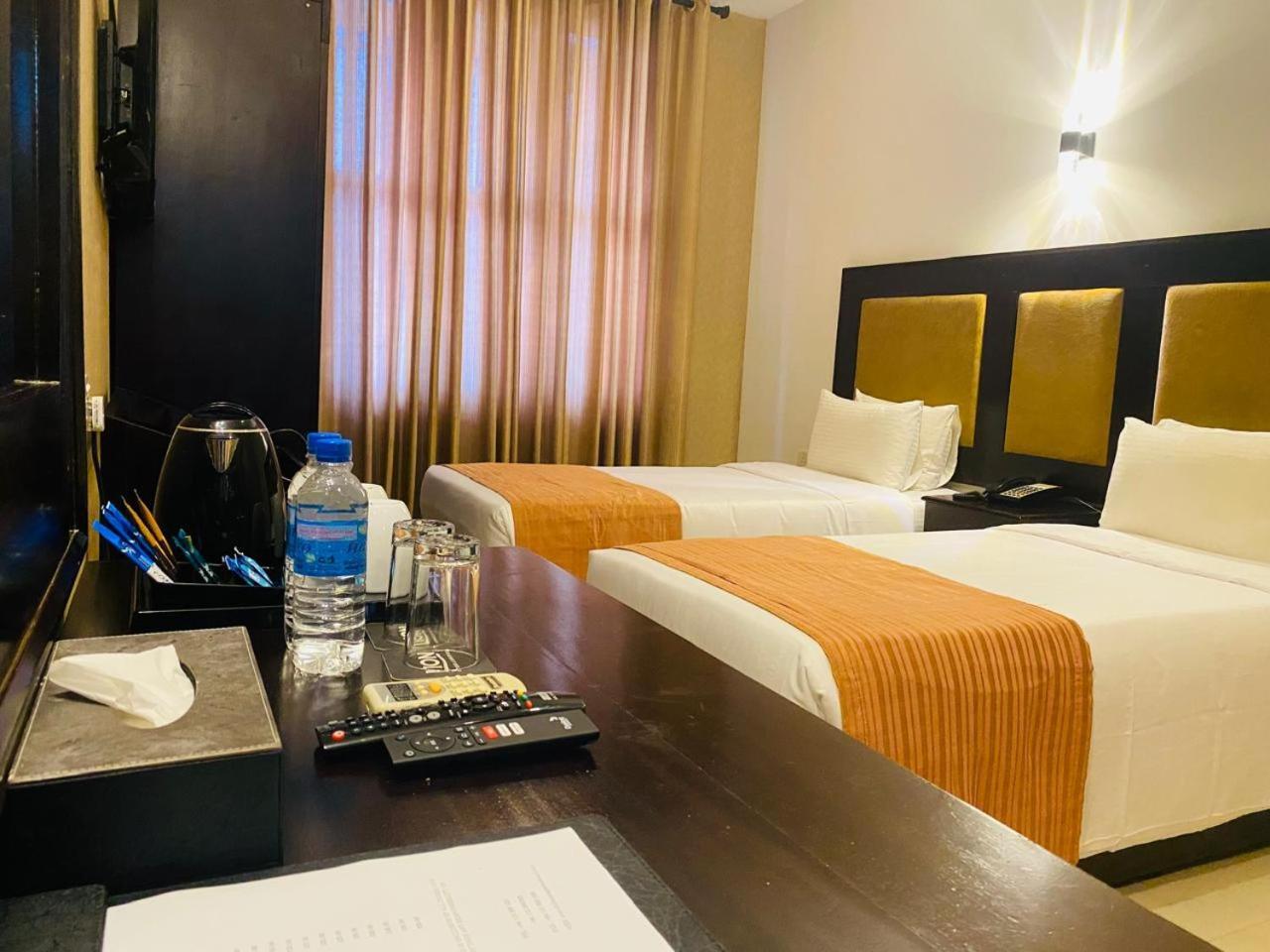 The Full Moon Hotel 卡图纳耶克 外观 照片